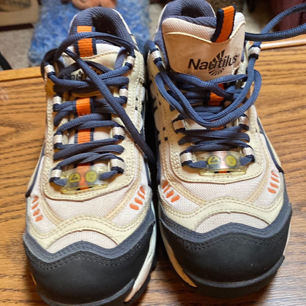 Womans 6.5 M steel toe shoes